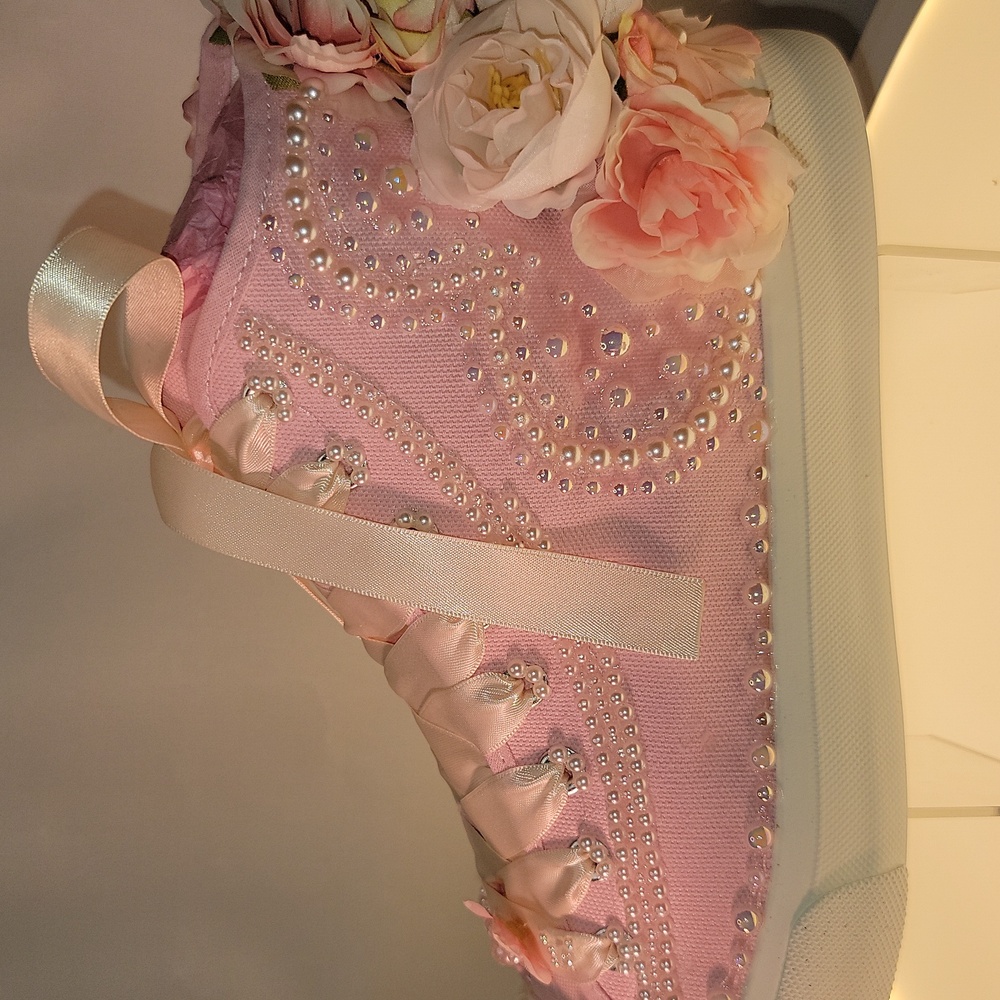 Pink High-Top Sneakers with Floral Accents - Picture 5 of 7